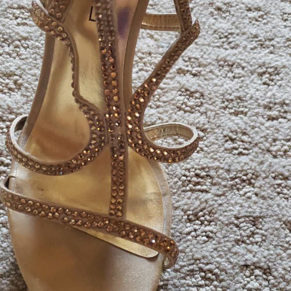 Stilletos - Picture 3 of 4